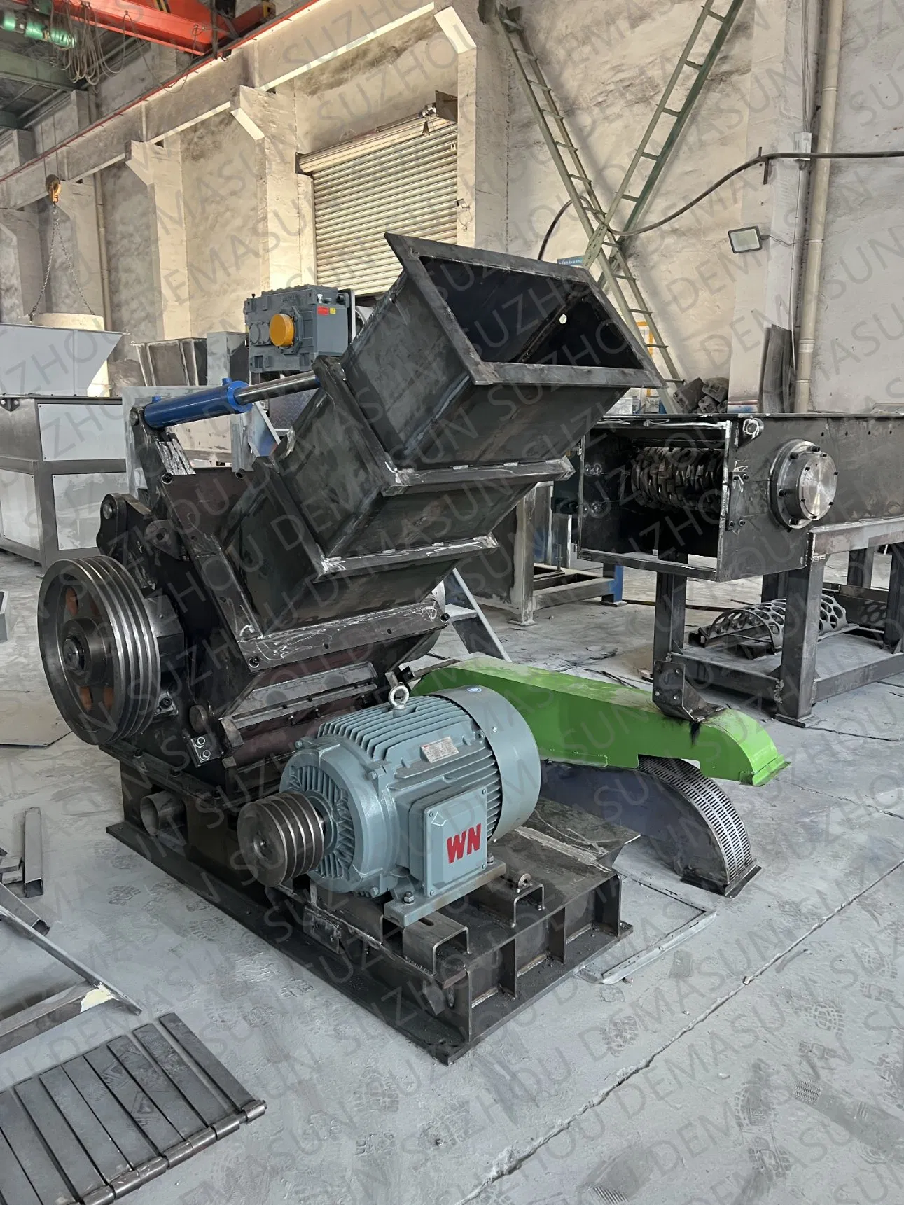 Durable Plastic Crusher for Pipe and Waste Material Processing Plastic Machine for Recycling Material