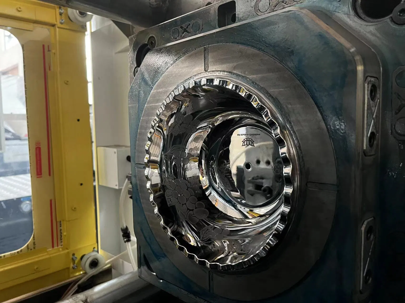 Plastic Fruit Crate Bucket Spoon Fork Knife Making Injection Molding Machine Price