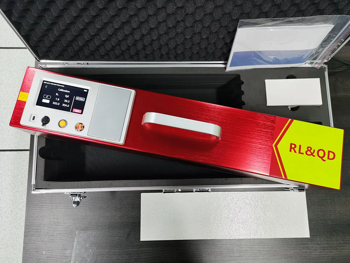 Retroreflectance measuring instrument front view