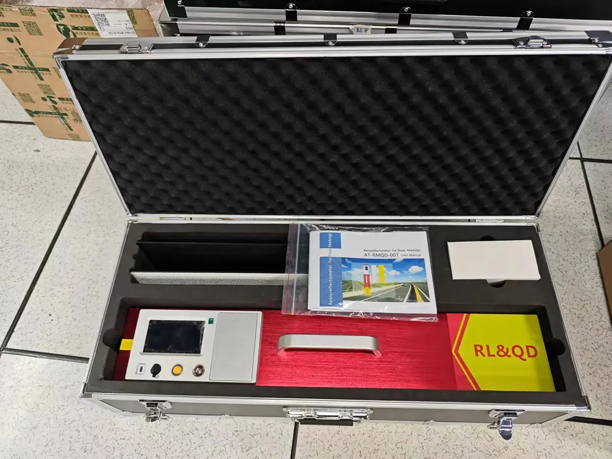 Retroreflectance measuring instrument operation