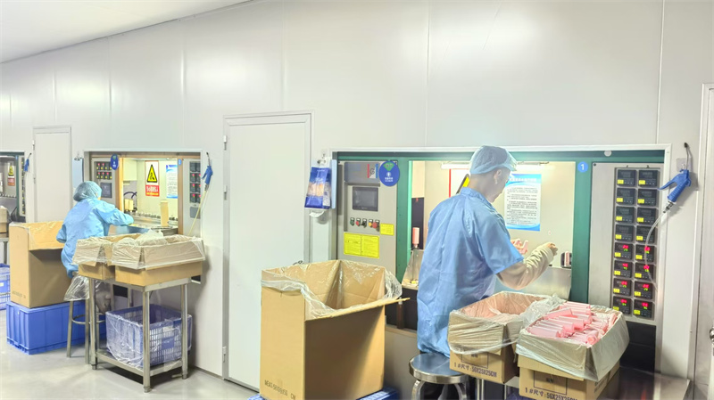 Bottle blowing machine
