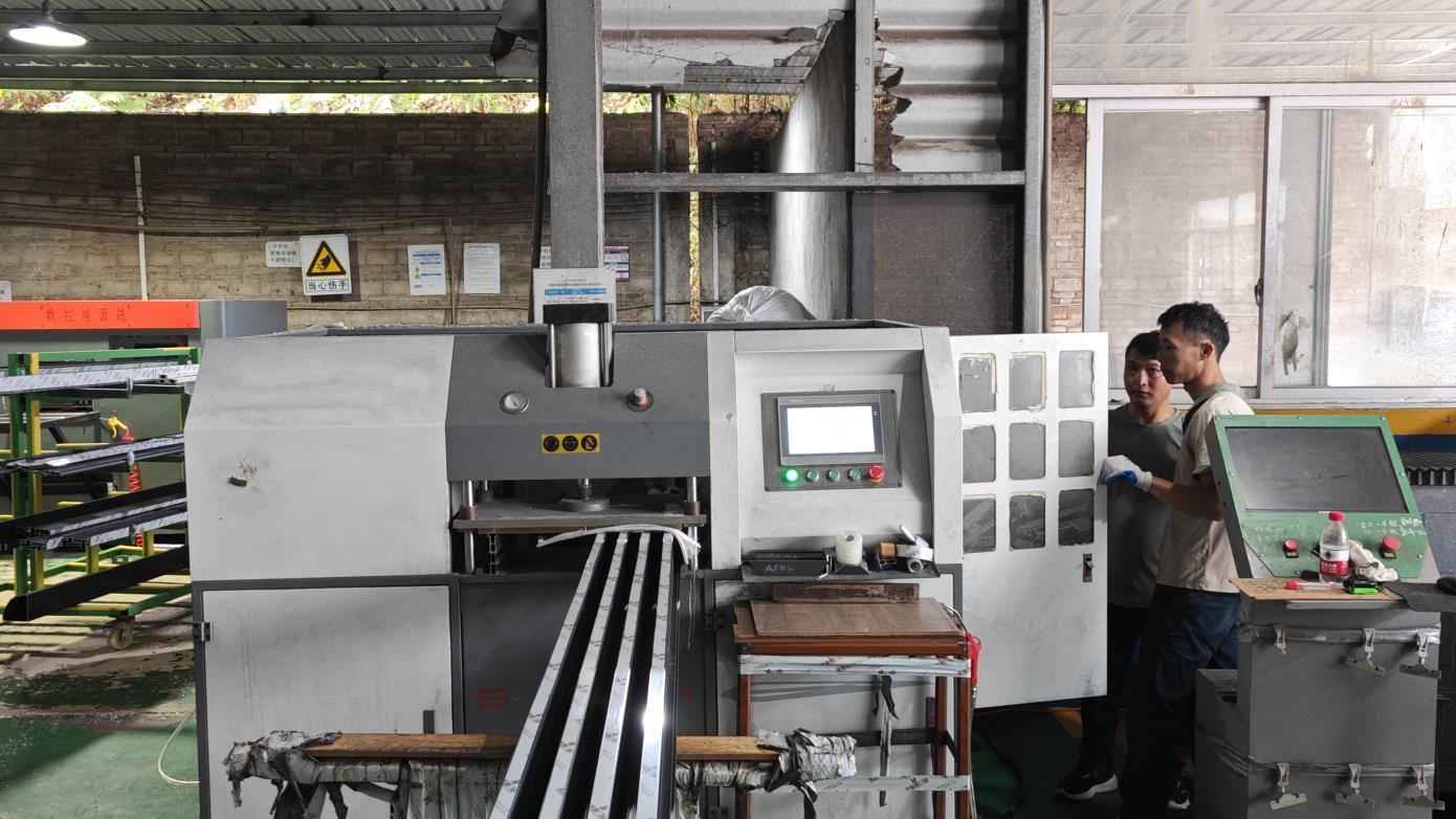 Advanced Multi Axis CNC Machining Center for Custom Hardware Slots 2
