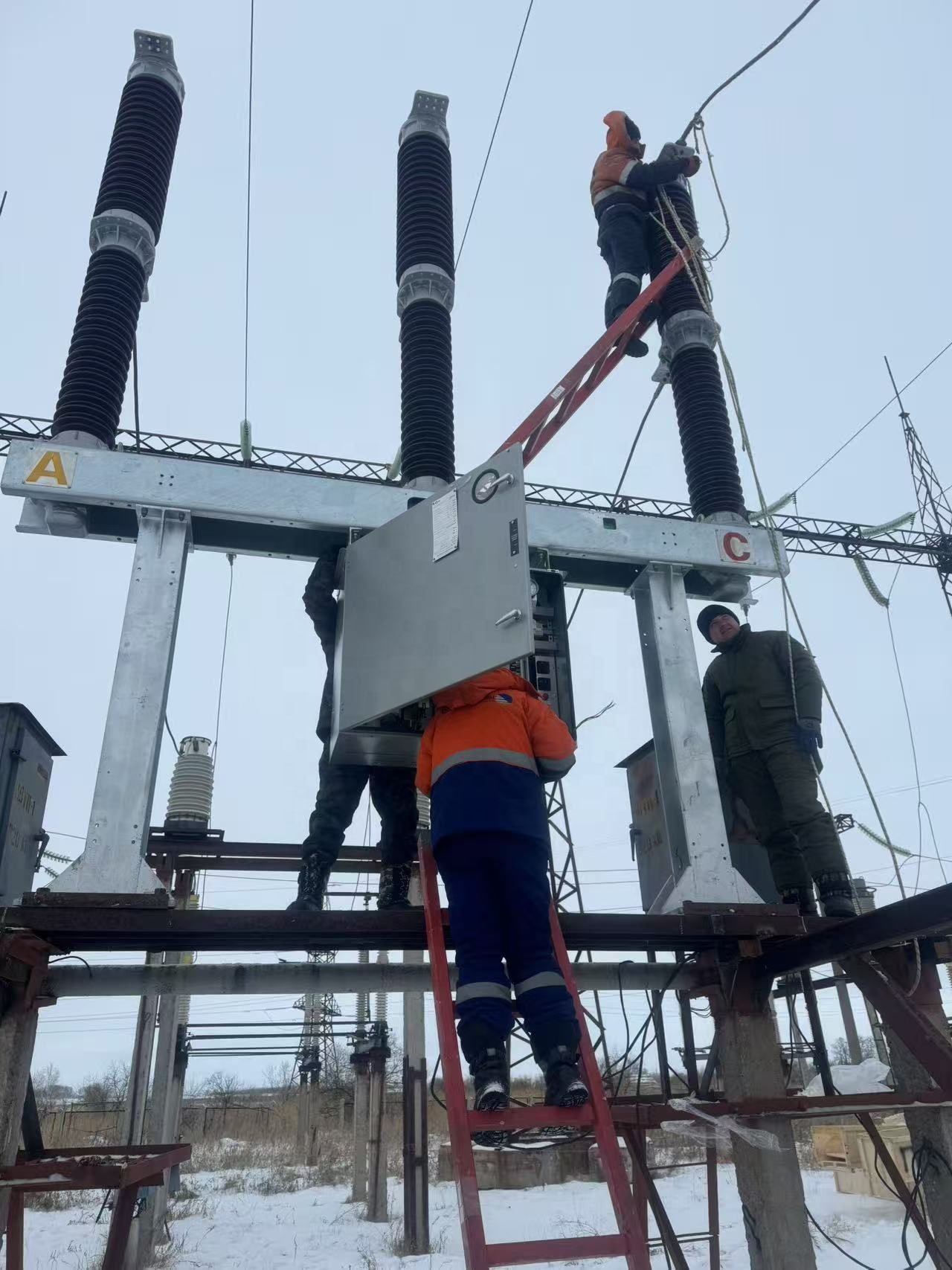 LW36-126 Series SF6 High Voltage Circuit Breaker 126kV Three Phase Outdoor Indoor ISO9001 Certified 3150A Rated Current Best