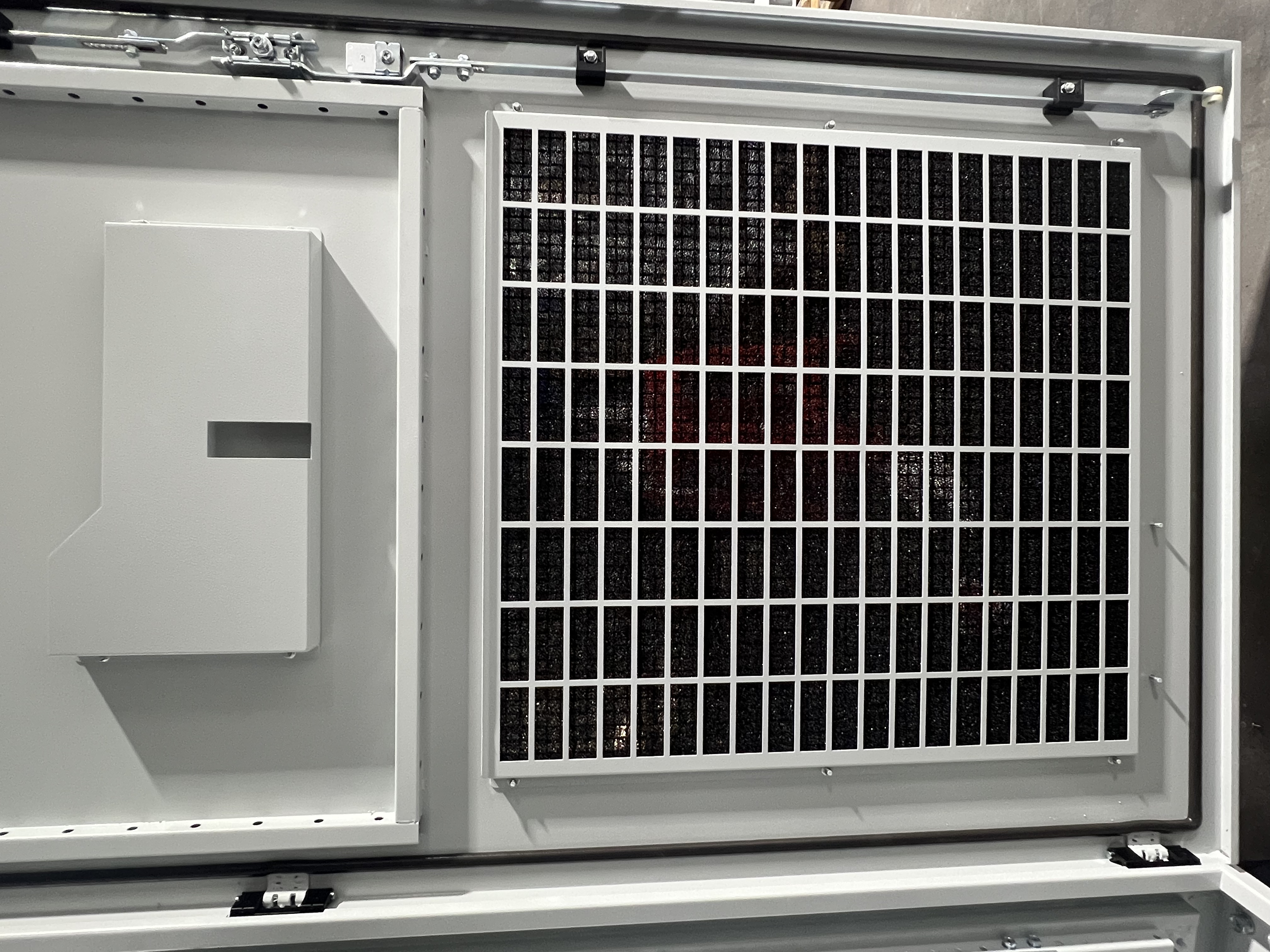 CNX Model 0004 Large-Scale Ventilated C&amp;I Energy Storage Cabinet Fabricated Metal Enclosure with Cooling System