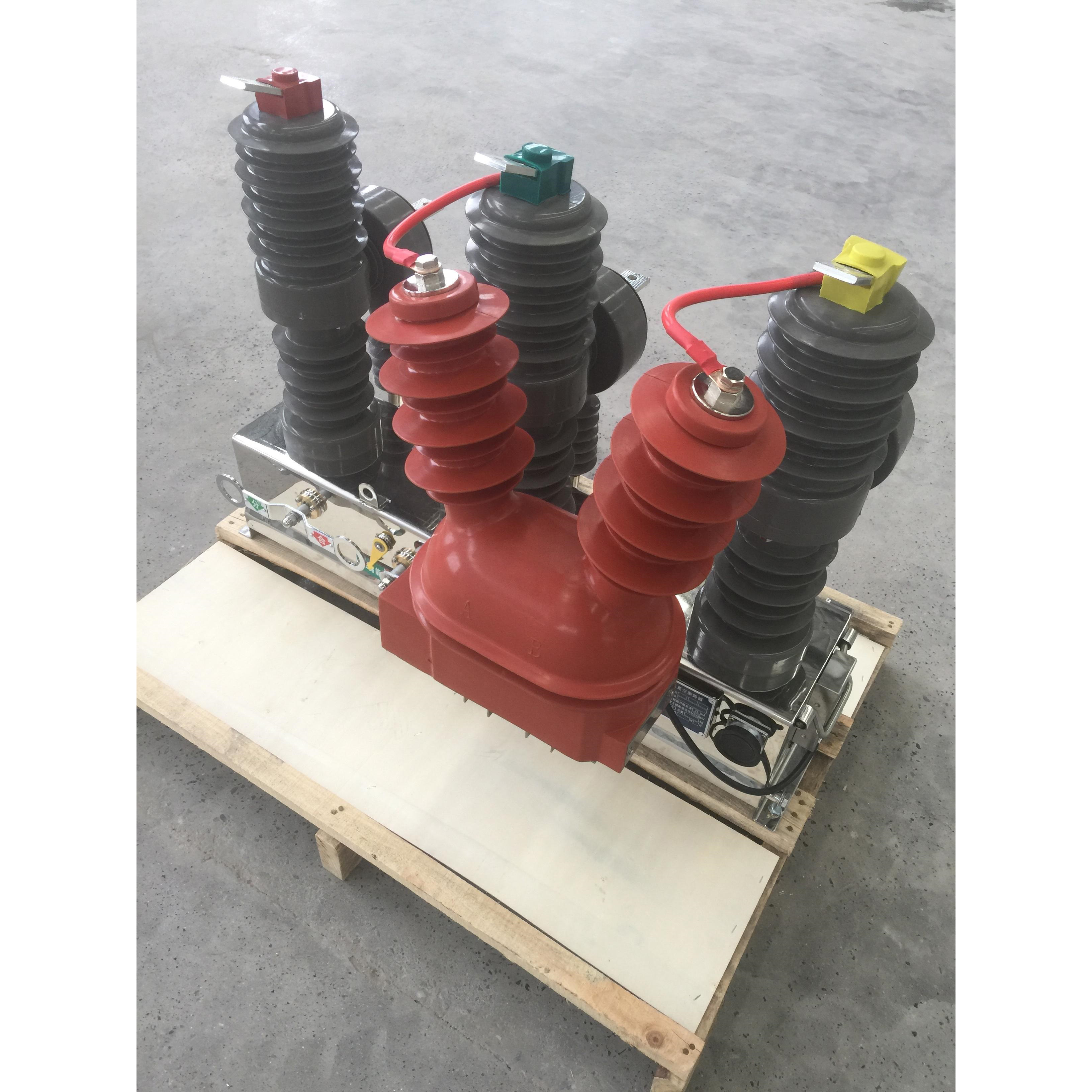ZW32 12KV 24KV 3pole Outdoor High Voltage AC Vacuum Circuit Breaker with Operating Mechanism Automatic Recloser
