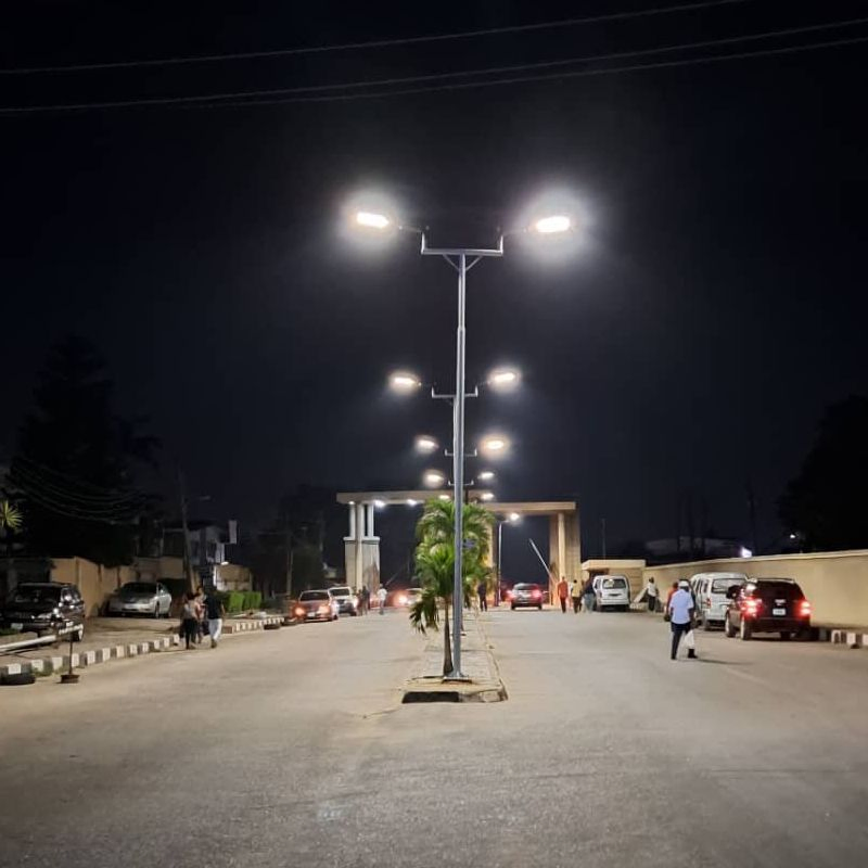 High Capacity Battery Integrated Solar Street Light Industrial LED 30W 40W 60W 80W 100W 120W MPPT Controller for Public Road