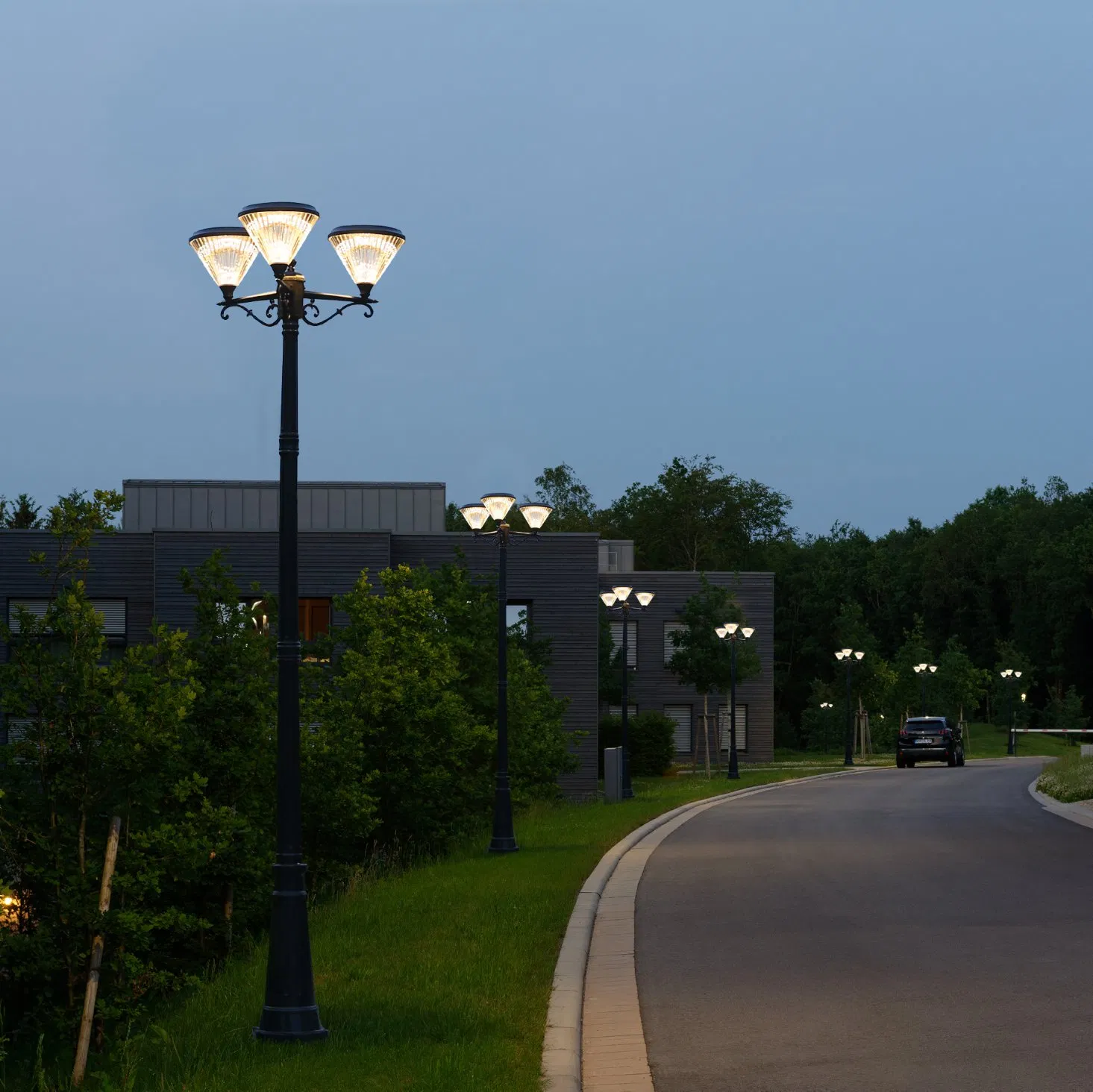Outdoor IP65 Wireless Post Top Pillar Solar LED Garden Light