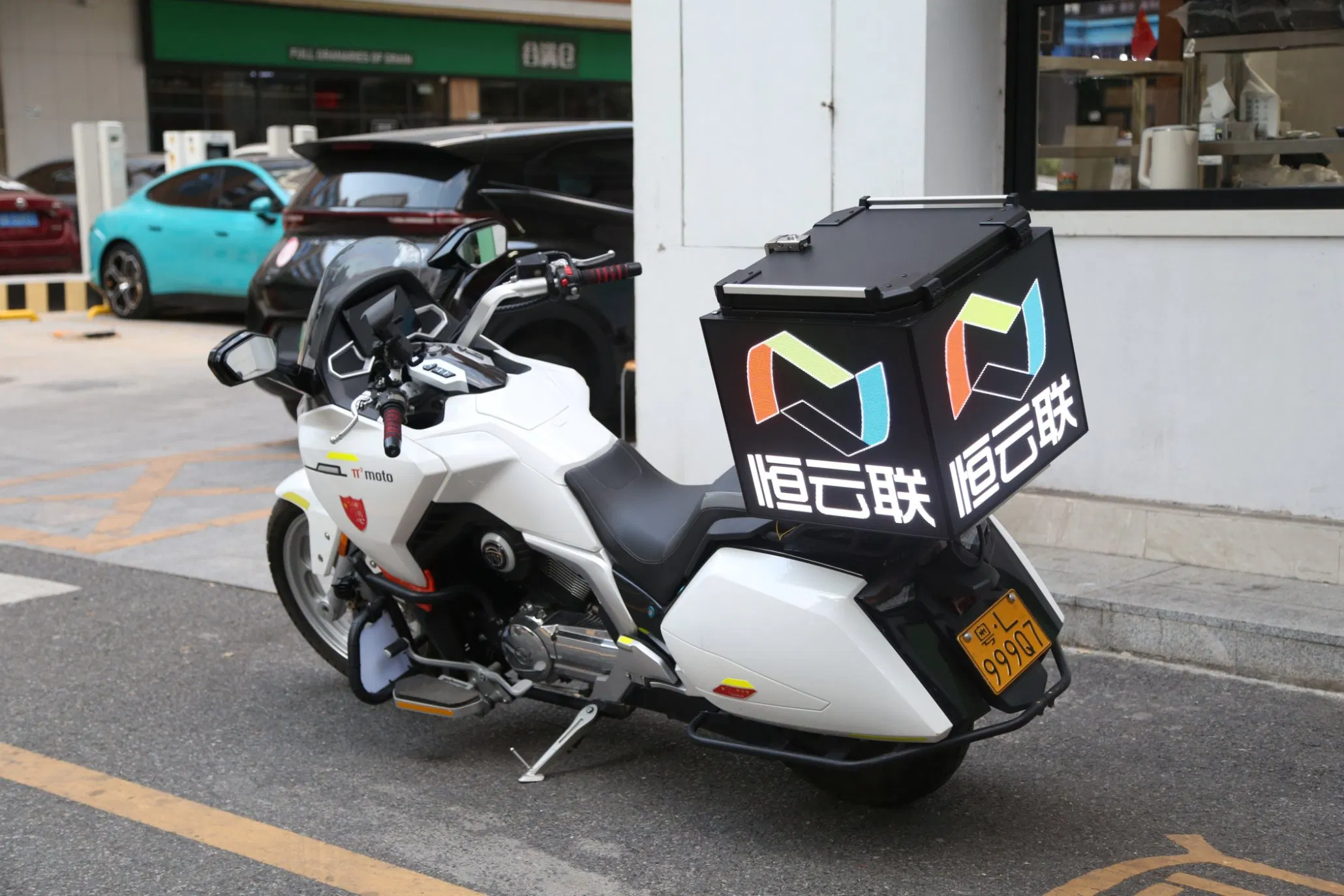 ODM Customized LED Intelligent Insulated Food Delivery Box for Digital Ads