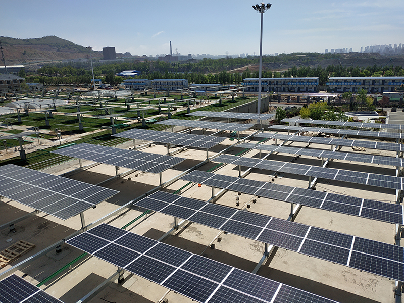 Roof Solar Tracker Project - Commercial Rooftop Installation