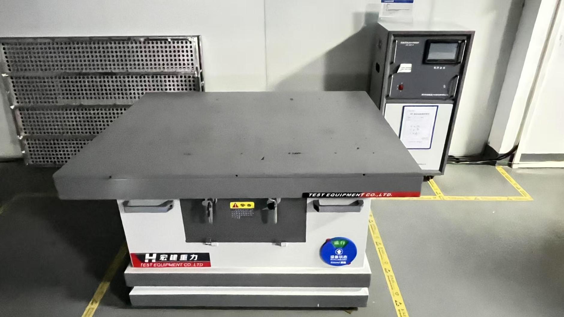 Vibration testing machine for server transportation robustness