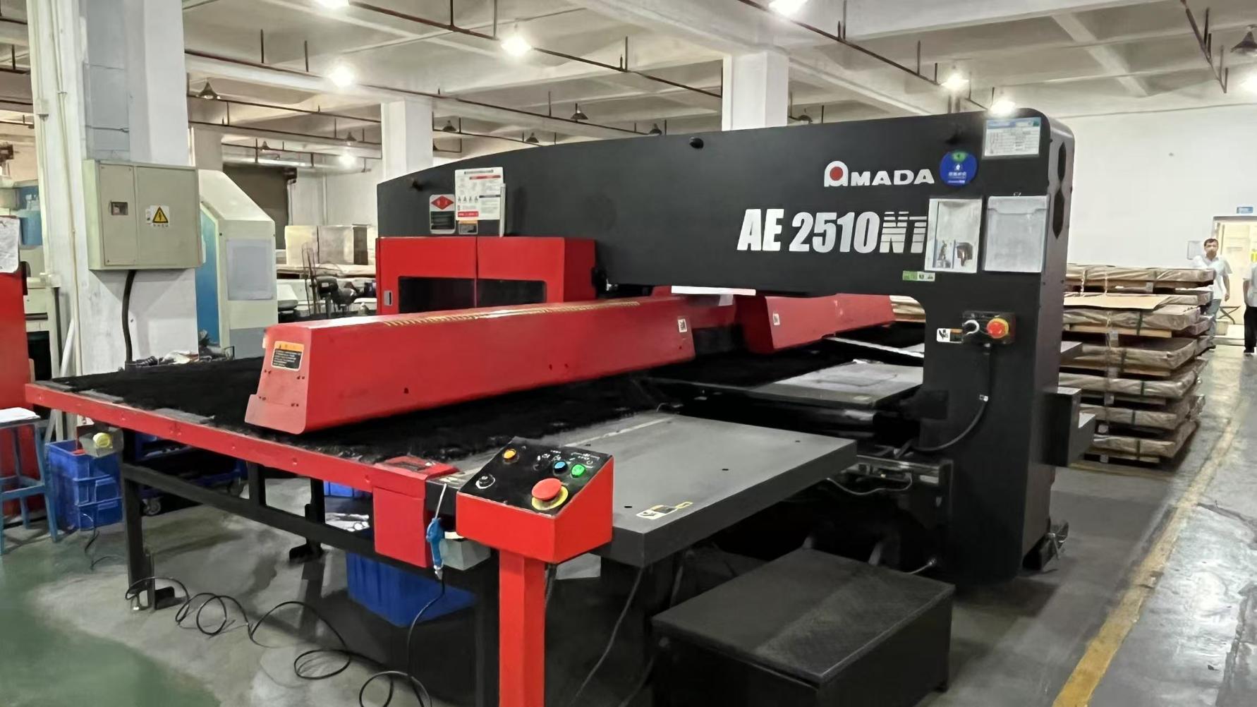 Laser cutting machine for sheet metal processing