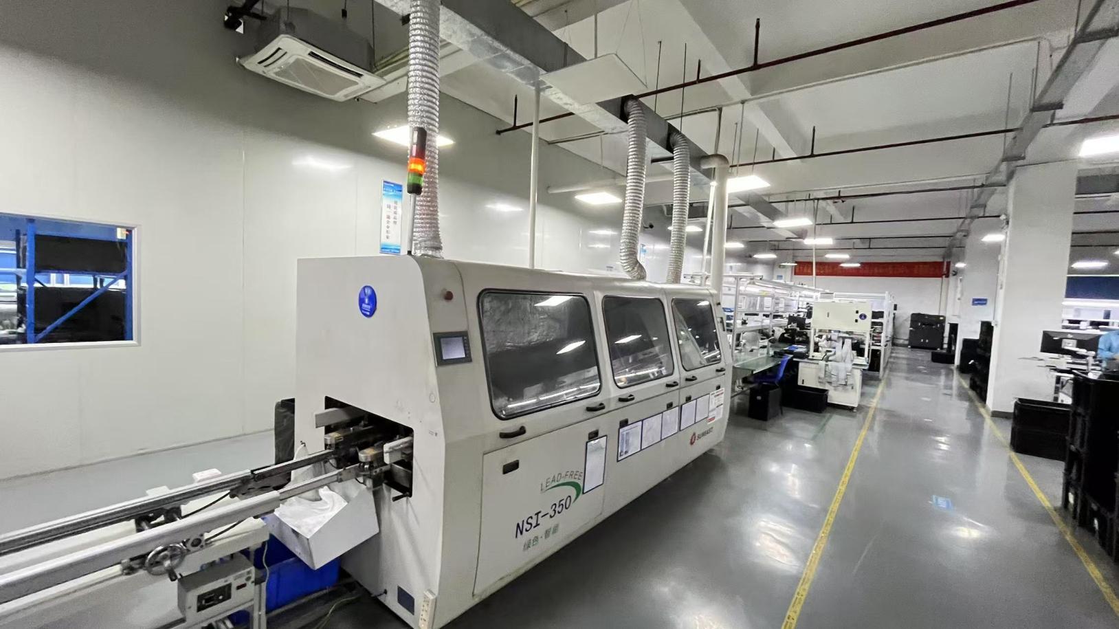 Reflow soldering machine for PCB component bonding