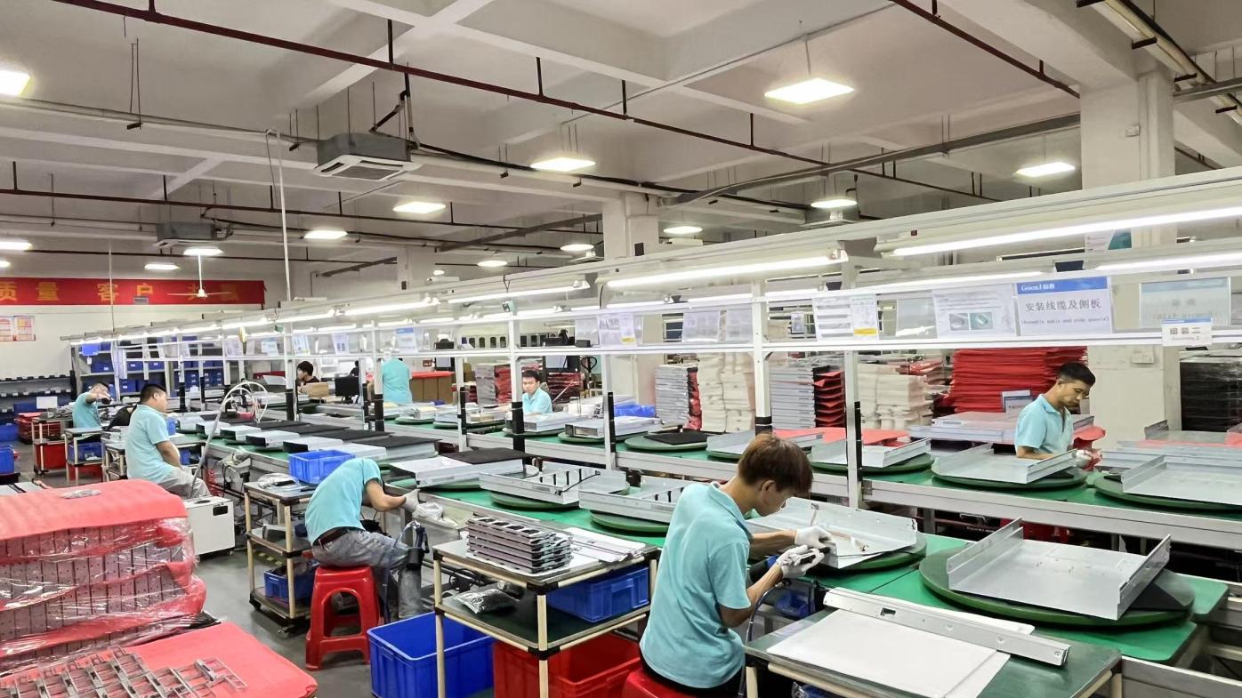 Server housing assembly process at ZhiCloud AI factory