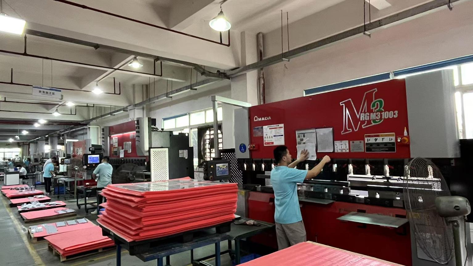 CNC bending machine for precision metal forming