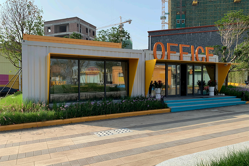 Commercial street Maui