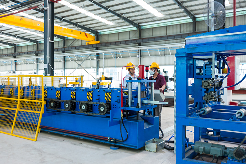 Zhonghui container house workshop interior — large-scale manufacturing floor