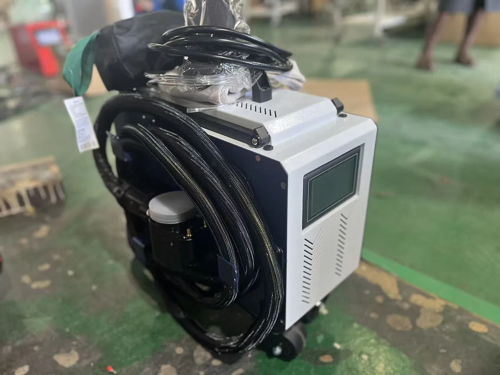 Luggage Model Portable Pulsed Fiber Laser Cleaning Machine Metal Oil Rust Surface Paint