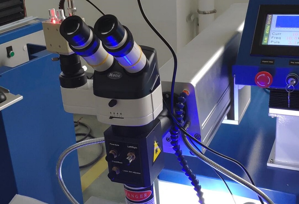 Spot YAG Laser Welding Machine 200W Laser Repair Welding and Cladding Machine for Mould Repair.
