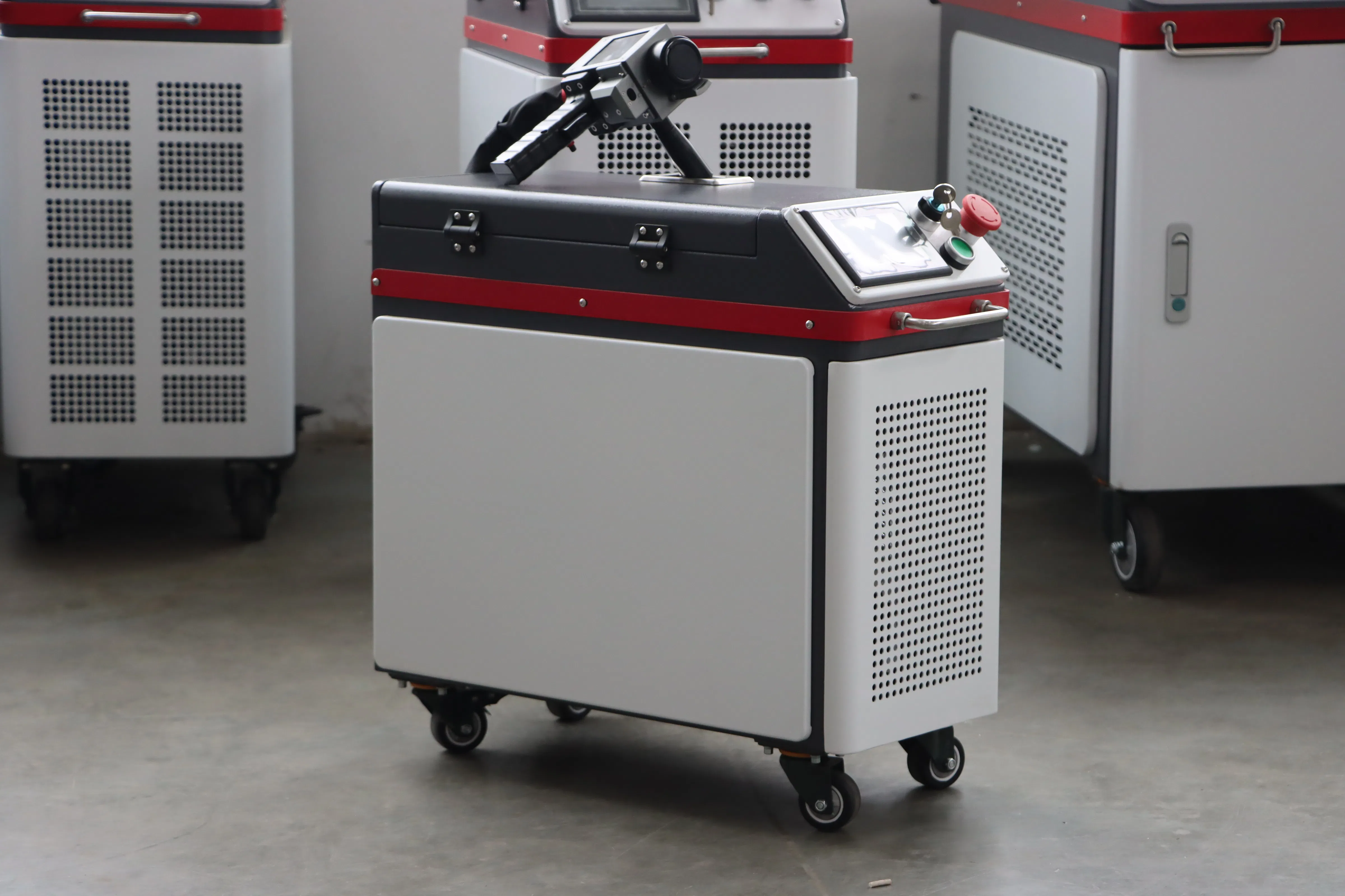 CE RoHS Professional 300W Pulsed Fiber Laser Cleaning Machine 220V AC Supply Handheld Laser Rust Remover for Precision Restoration &amp; Metal Cleaning