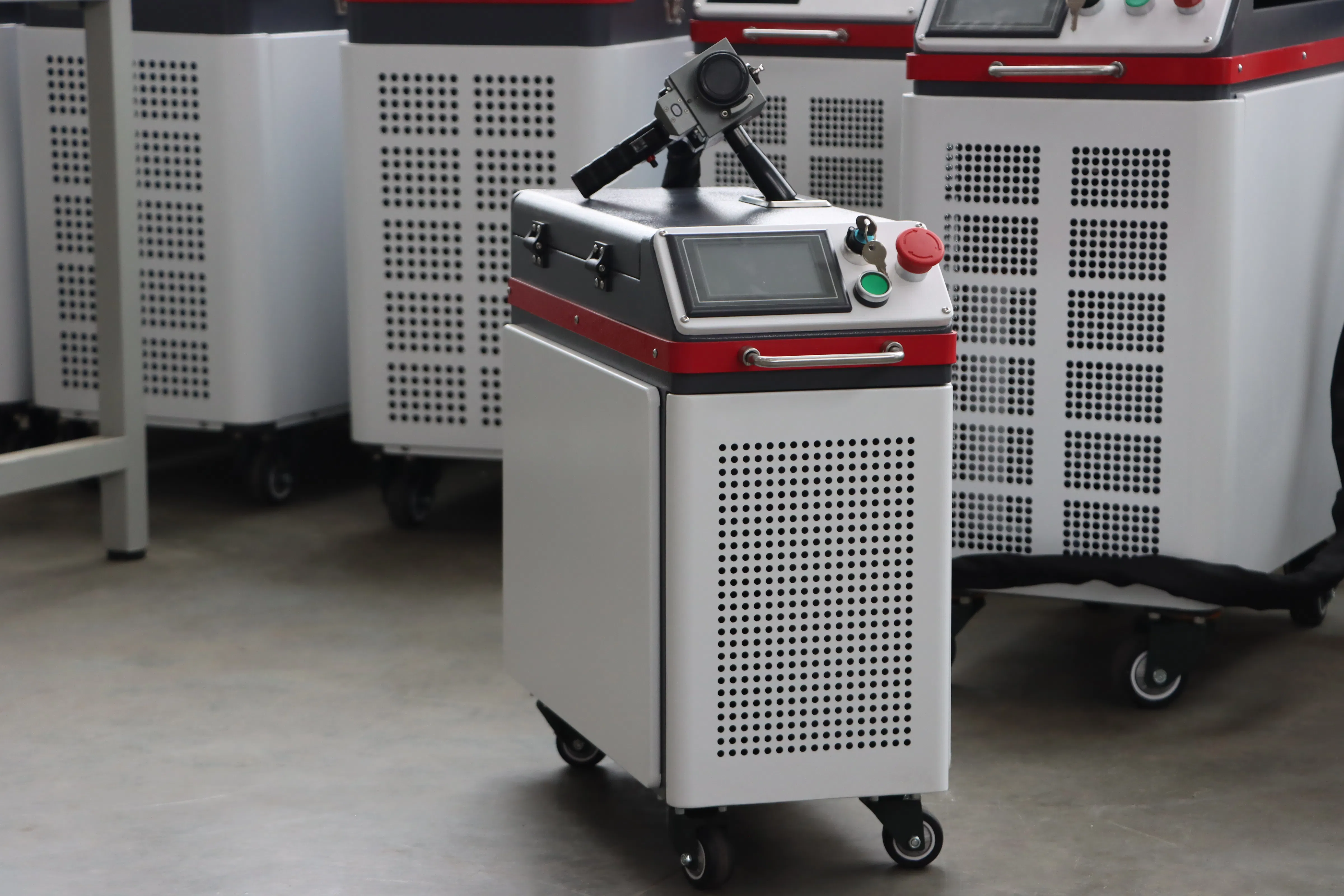 CE RoHS Professional 300W Pulsed Fiber Laser Cleaning Machine 220V AC Supply Handheld Laser Rust Remover for Precision Restoration &amp; Metal Cleaning