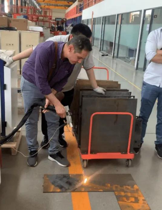 300watt Air-Cooled Pulsed Laser Cleaning Machine for Removing Coating Rust Paint Oil