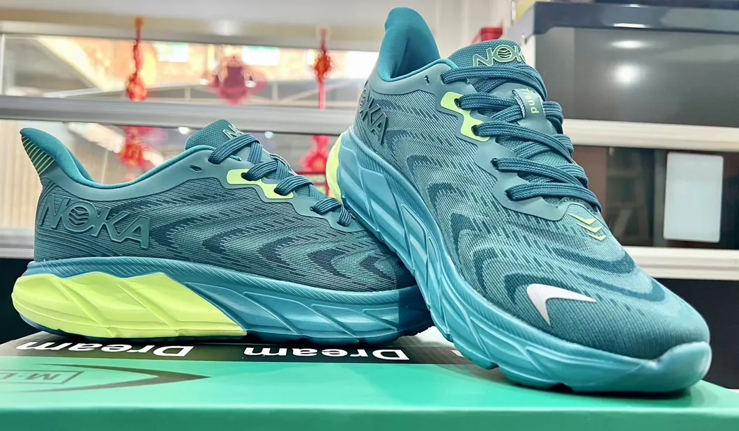 2024 Nuevos Zapatos de Moda Zapatos Deportivos Marca Calzado, Nuevo Estilo Casual Zapatillas para Correr para Hombres, Stock de Bajo MOQ Zapatos de Ocio Cómodos