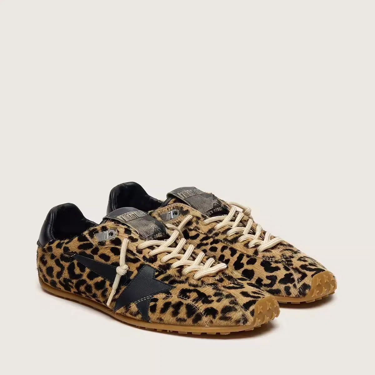 Zapatillas de plataforma doradas para mujer con parte superior de gamuza tabaco y estrella plateada, zapatillas de lona Goose para maratón Ggbd