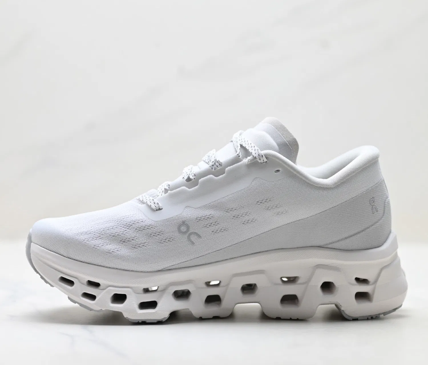 Zapatillas deportivas ligeras de ajuste masculino de textil reciclado para caminatas en montaña
