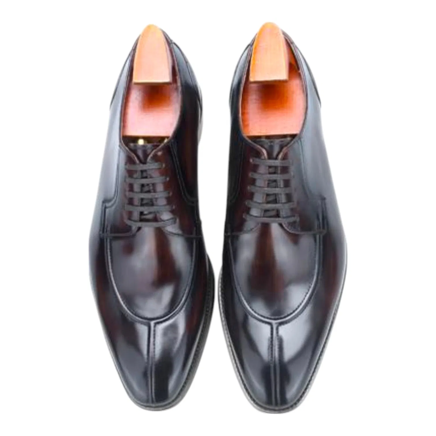 Zapatos de vestir de cuero con acabado mate hechos a mano que ofrecen un aspecto único y elegante