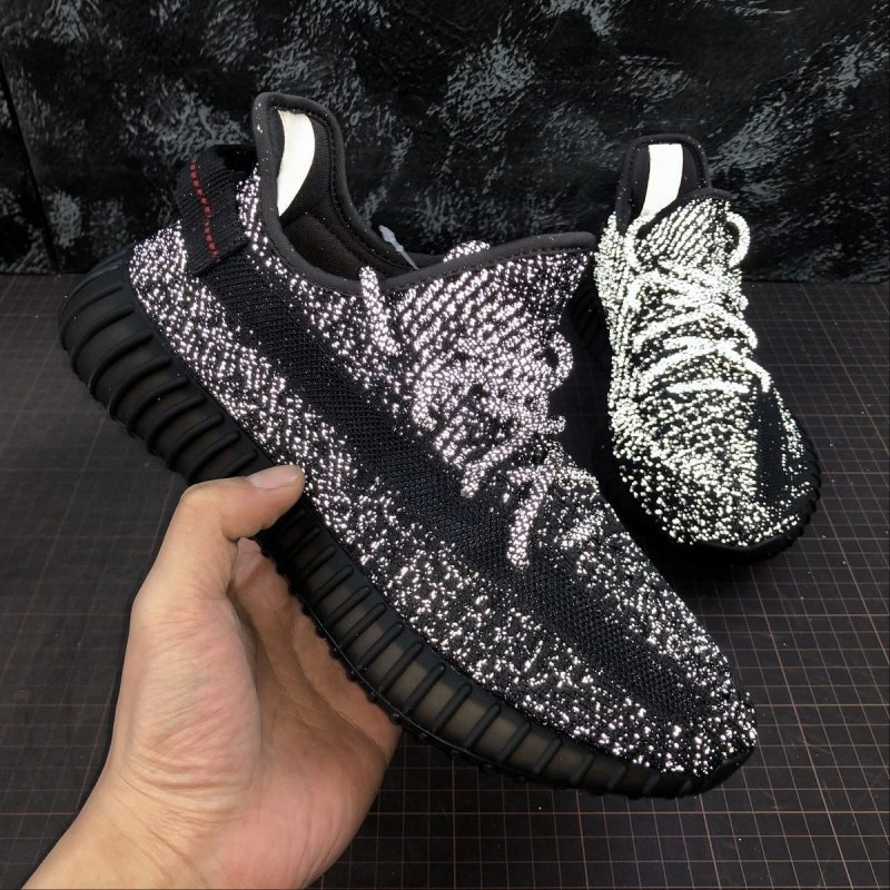 Zapatos de diseñador Yeezy casuales de moda con característica que brilla en la oscuridad
