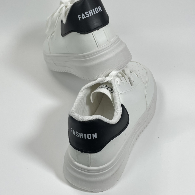 Zapatillas deportivas de malla con forro antibacteriano para la higiene en el gimnasio