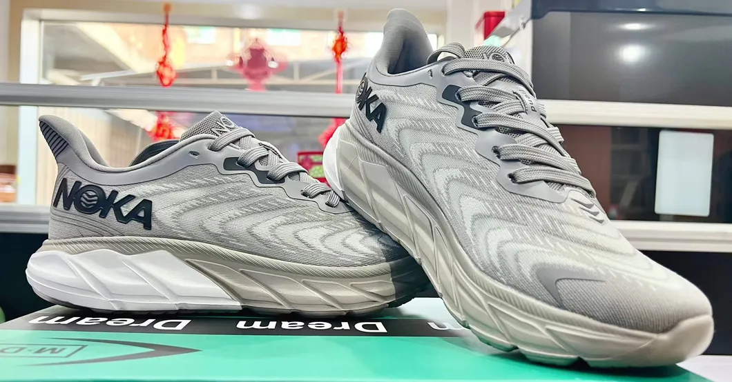2024 Nuevos Zapatos de Moda Zapatos Deportivos Marca Calzado, Nuevo Estilo Casual Zapatillas para Correr para Hombres, Stock de Bajo MOQ Zapatos de Ocio Cómodos