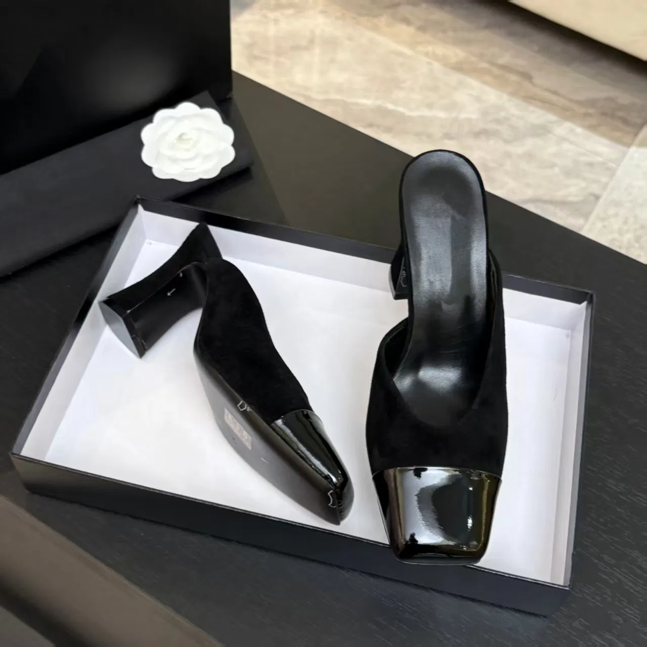 Mules de tacón cuadrado de charol negro con bloque de color, deslizables sin respaldo, sandalias de tacón bloque cómodas para oficina, fiesta, citas y uso diario, zapatos de vestir para mujeres