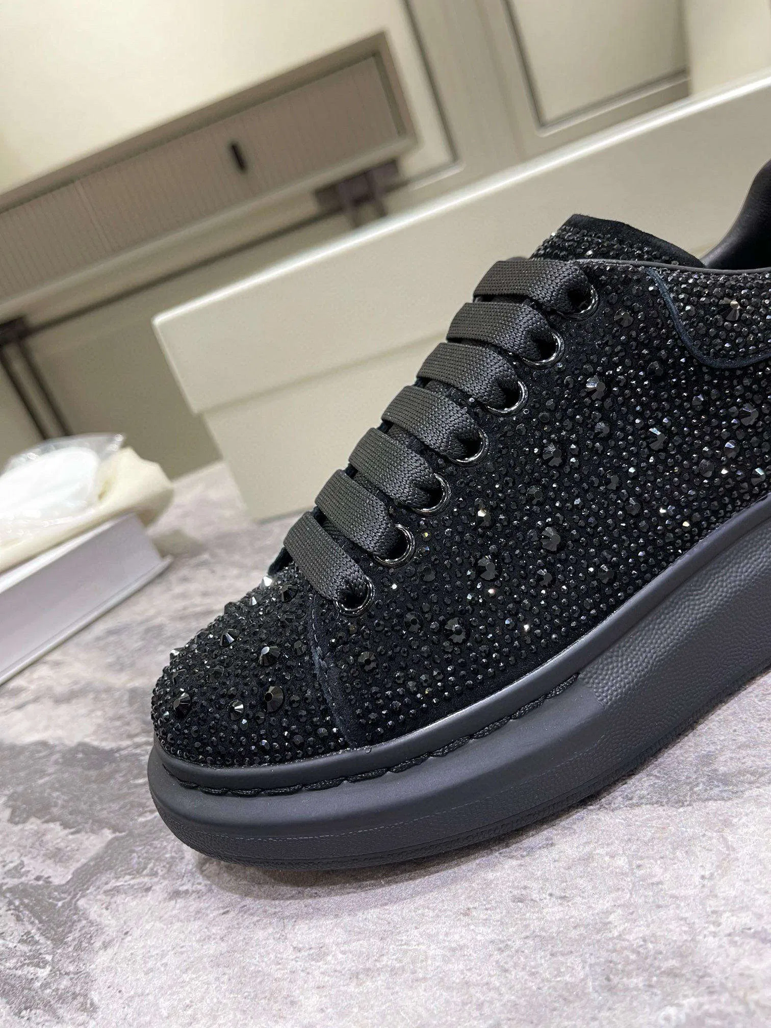 2025 Zapatos de diseñador de alta calidad para hombres, zapatos de plataforma unisex, zapatos de vestir de moda, zapatos casuales para caminar, zapatos de varias series