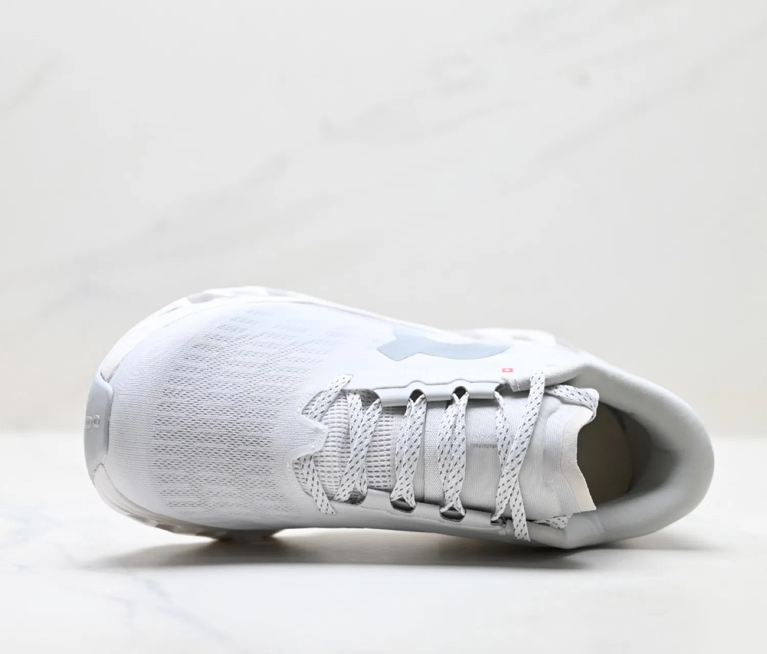 Zapatillas deportivas ligeras de ajuste masculino de textil reciclado para caminatas en montaña