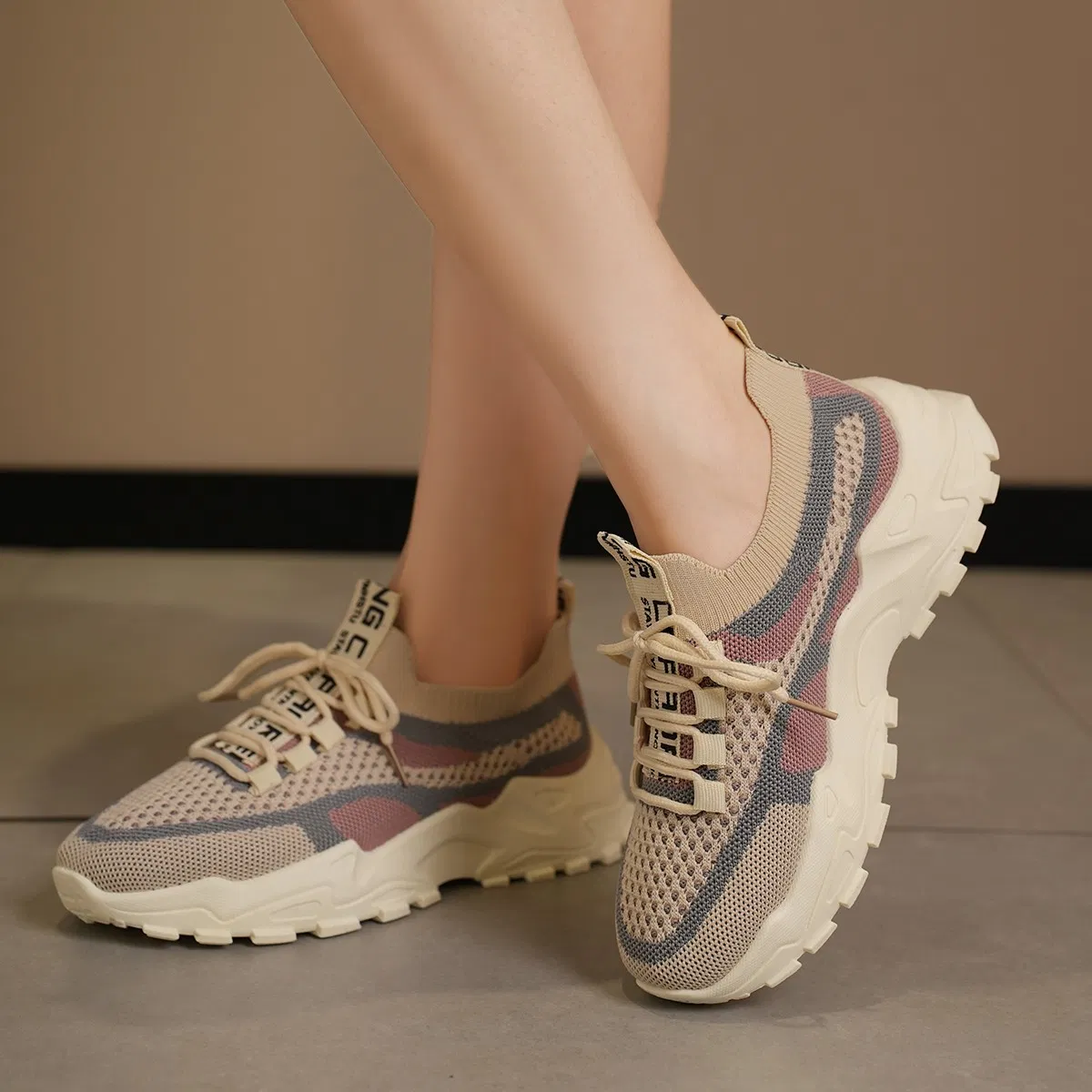 Zapatos deportivos casuales para mujeres, cómodos y transpirables, diseño de moda, marca popular de zapatillas de gimnasio