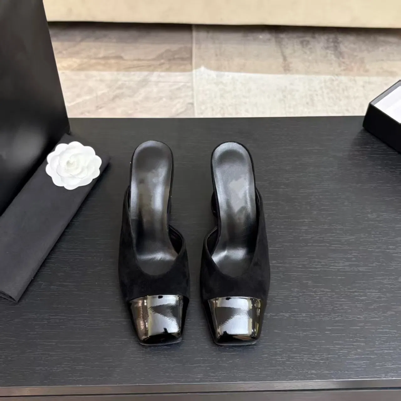 Mules de tacón cuadrado de charol negro con bloque de color, deslizables sin respaldo, sandalias de tacón bloque cómodas para oficina, fiesta, citas y uso diario, zapatos de vestir para mujeres