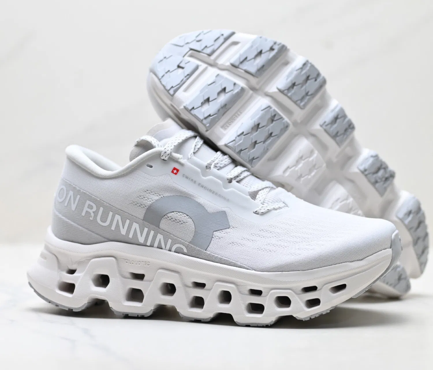 Zapatillas deportivas ligeras de ajuste masculino de textil reciclado para caminatas en montaña