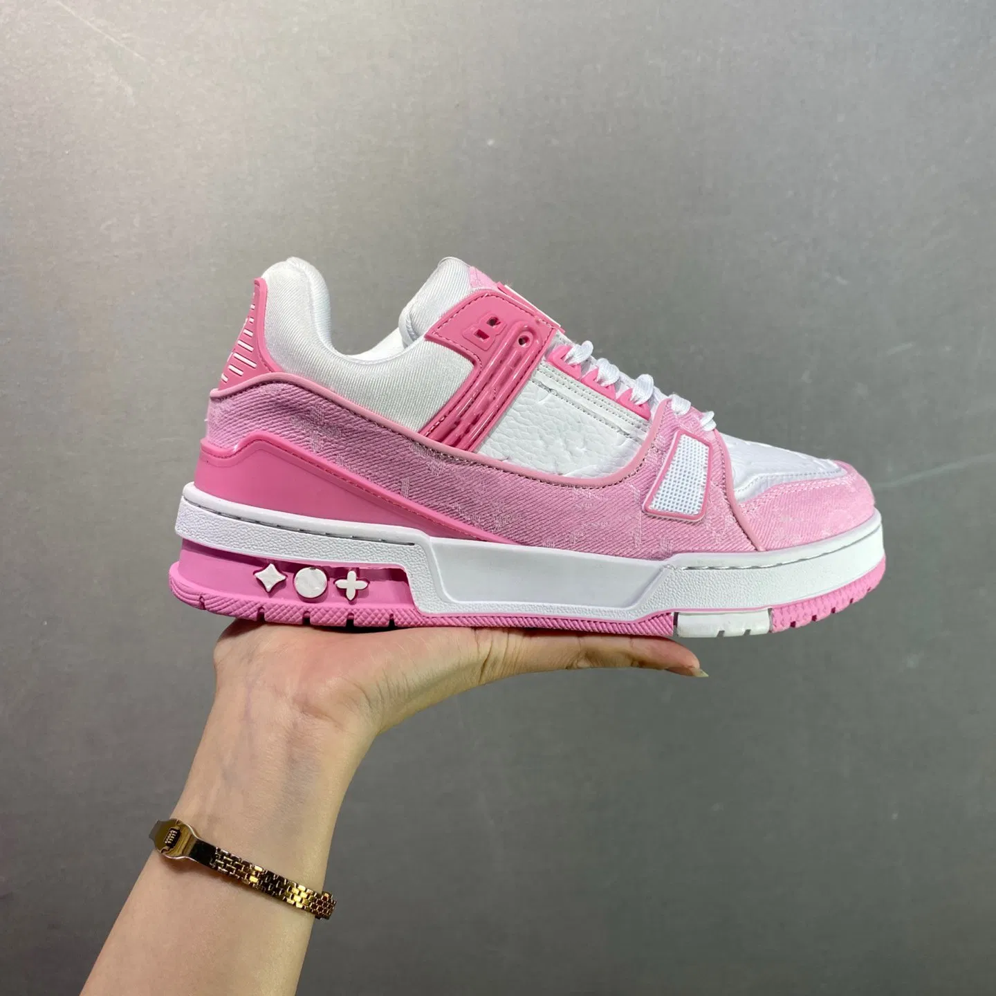 2025 Nuevos zapatos deportivos unisex de lujo, transpirables, casuales, diseño a la moda, alta calidad, parte superior de malla, ligeros, zapatillas para caminar