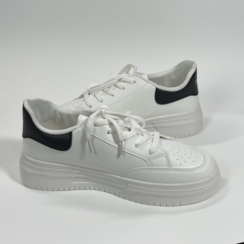 Zapatillas deportivas de malla con forro antibacteriano para la higiene en el gimnasio