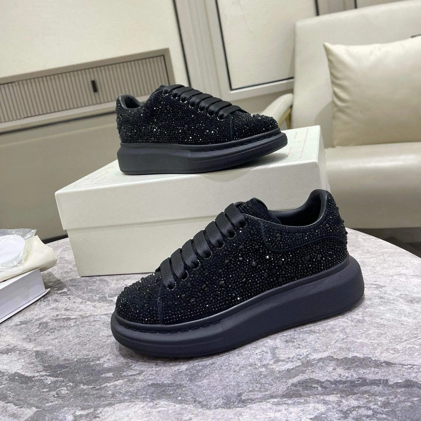 2025 Zapatos de diseñador de alta calidad para hombres, zapatos de plataforma unisex, zapatos de vestir de moda, zapatos casuales para caminar, zapatos de varias series