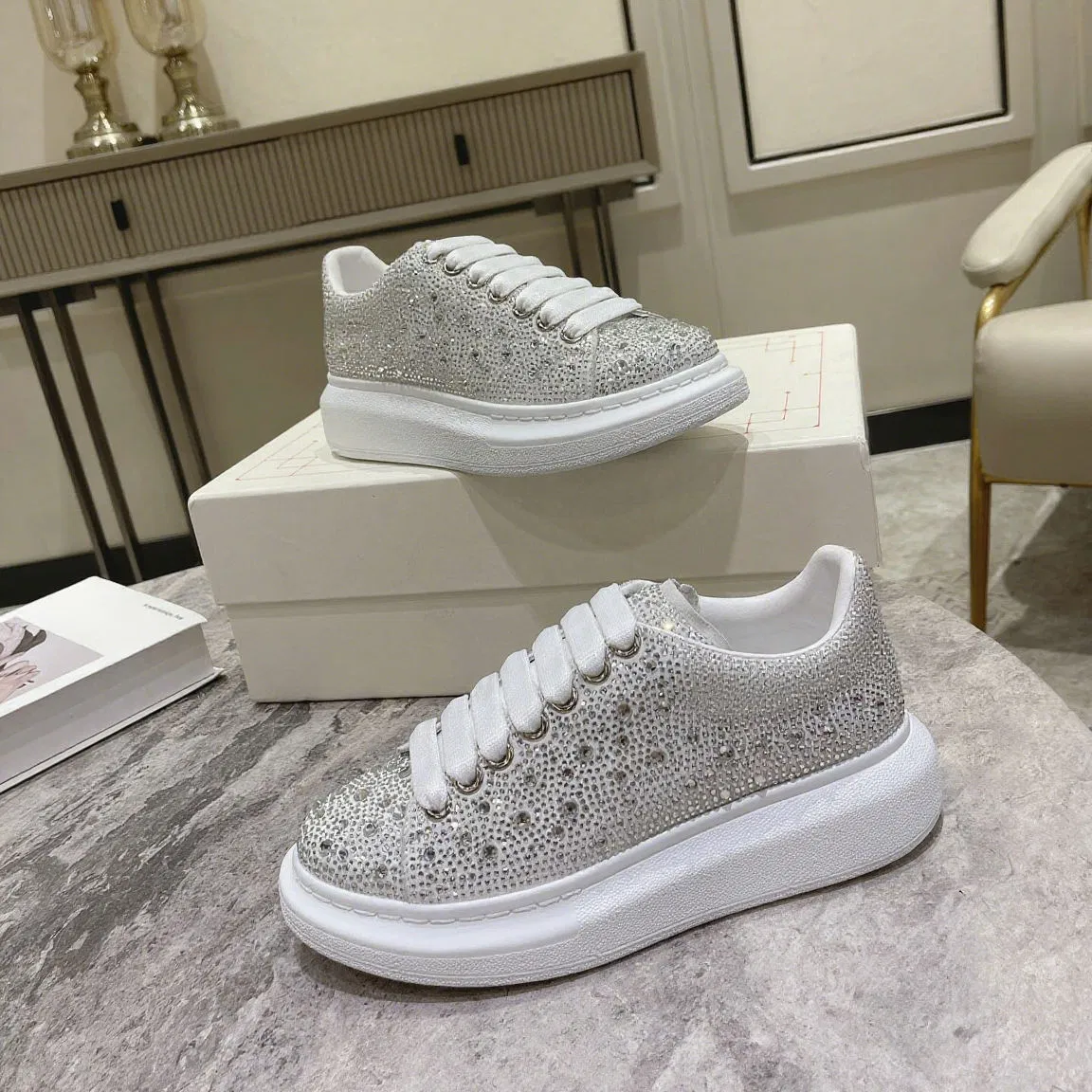 2025 Zapatos de diseñador de alta calidad para hombres, zapatos de plataforma unisex, zapatos de vestir de moda, zapatos casuales para caminar, zapatos de varias series