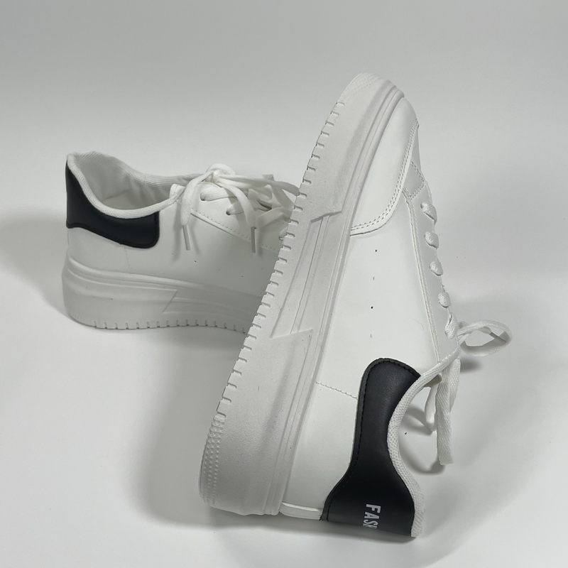 Zapatillas deportivas de malla con forro antibacteriano para la higiene en el gimnasio