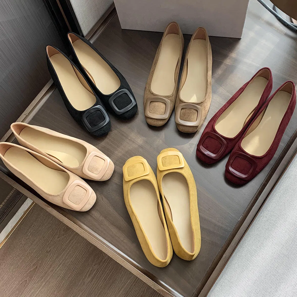 Nuevos elegantes zapatos planos de punta redonda con hebilla cuadrada, boca baja, versátiles y cómodos para la primavera y el otoño