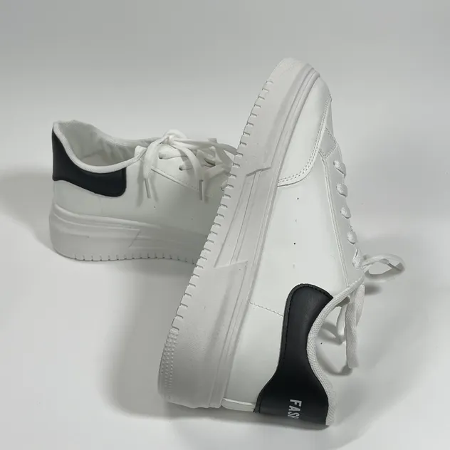 Zapatillas deportivas de malla con forro antibacteriano para la higiene en el gimnasio