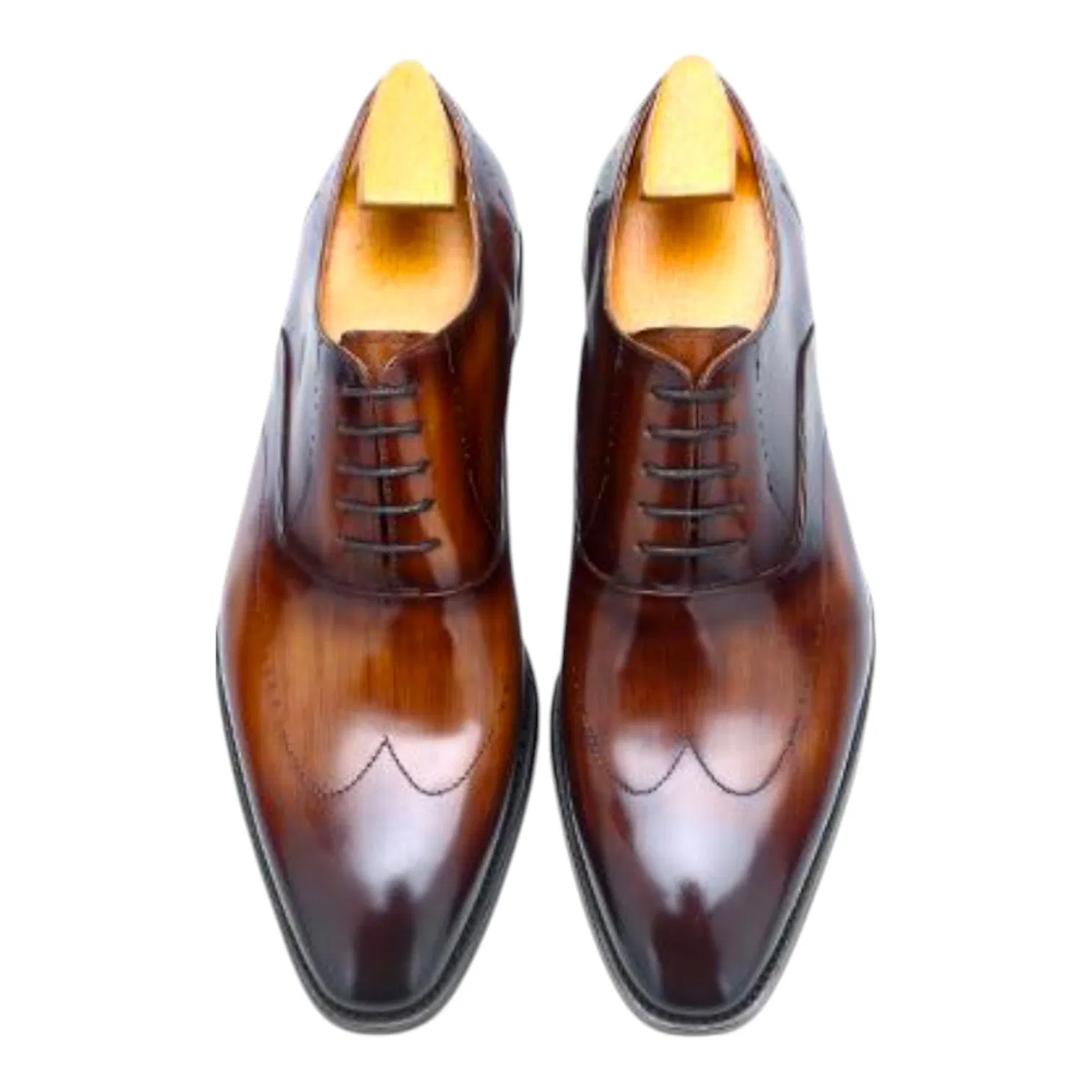 Zapatos de vestir de cuero con acabado mate hechos a mano que ofrecen un aspecto único y elegante