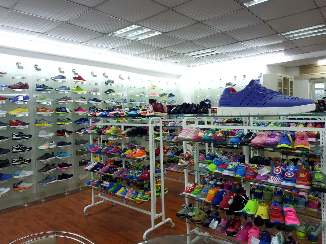 Zapatillas deportivas cómodas para niños con luz en stock