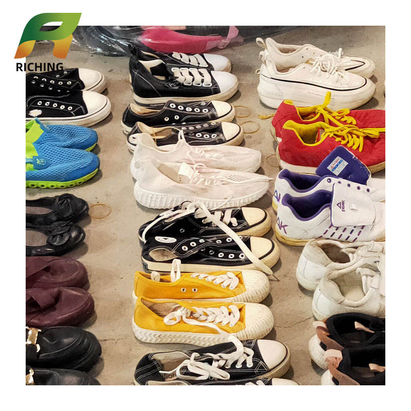 En venta zapatos de tacón alto deportivos para mujeres originales usados de segunda mano