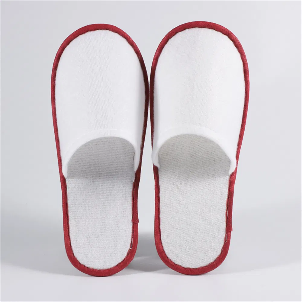 Zapatilla desechable con franja azul para habitación de hotel