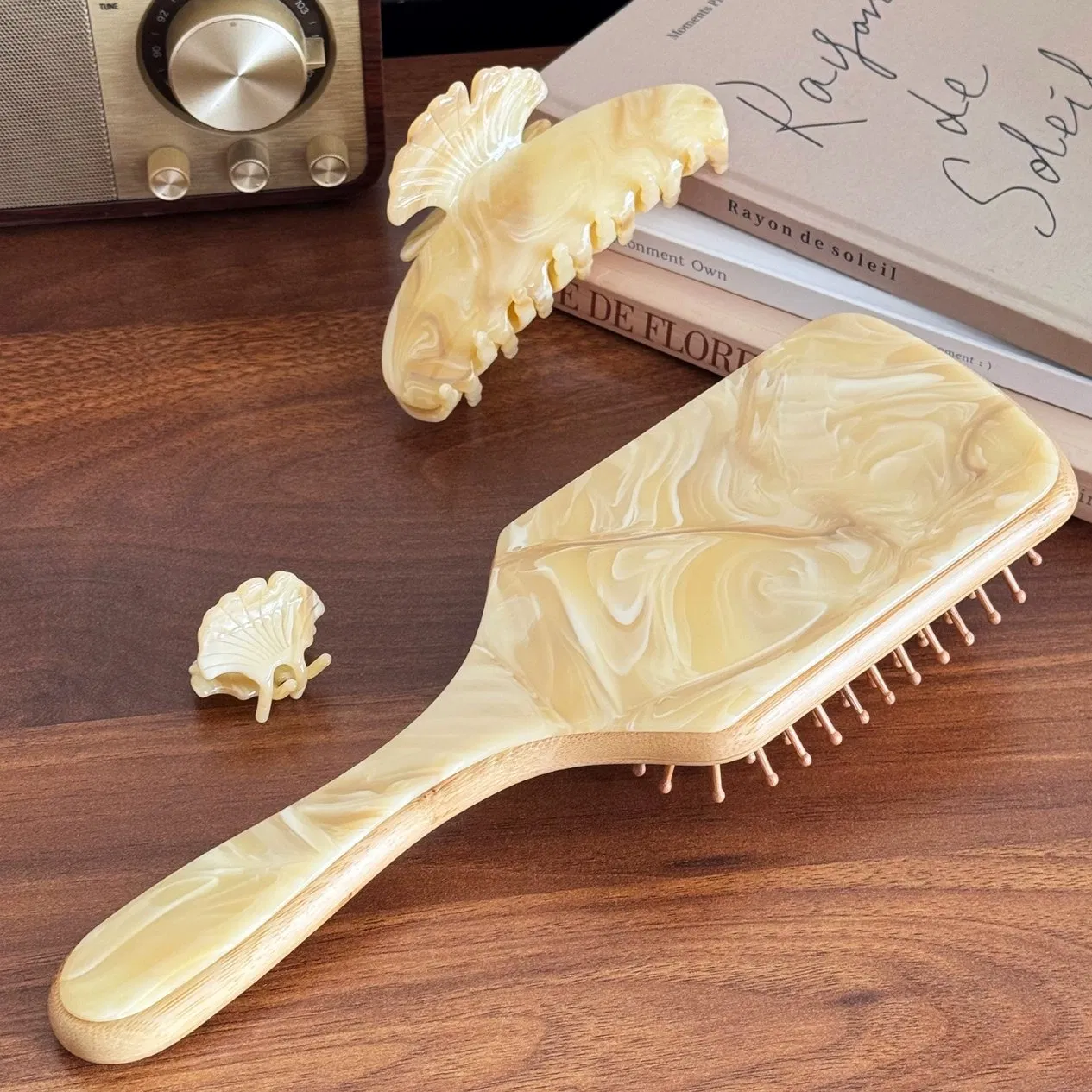 Pente de cabelo grande com textura de mármore de acetato em forma de folha de bordo, pente de ar com almofada, pente para cabelo volumoso, clipe versátil de temperamento